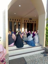 Ustaz Mustofa Jariyono Ingatkan Hikmah Sakit dalam Pengajian Ahad Pagi di Masjid Nurussalam